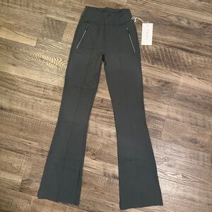 NWT - Tavi Active - Apres Pant - Urban - Size XS